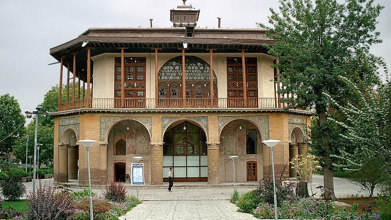 chehel soton palace look like isfahan palace in qazvin from safavid dynasty